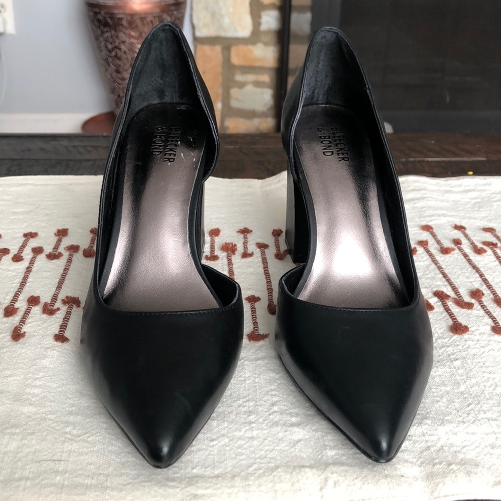 Block heeled pumps